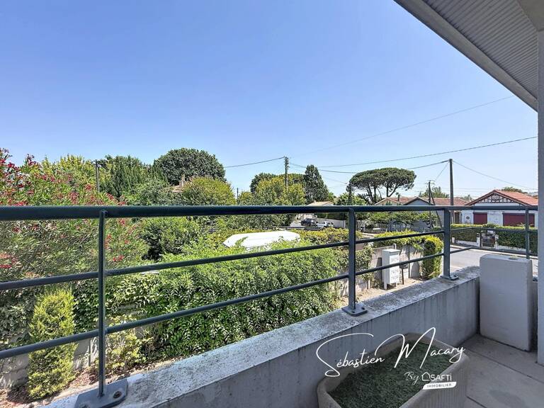 Villenave-d'Ornon - T3 meublé avec balcon et box fermé — photo 1