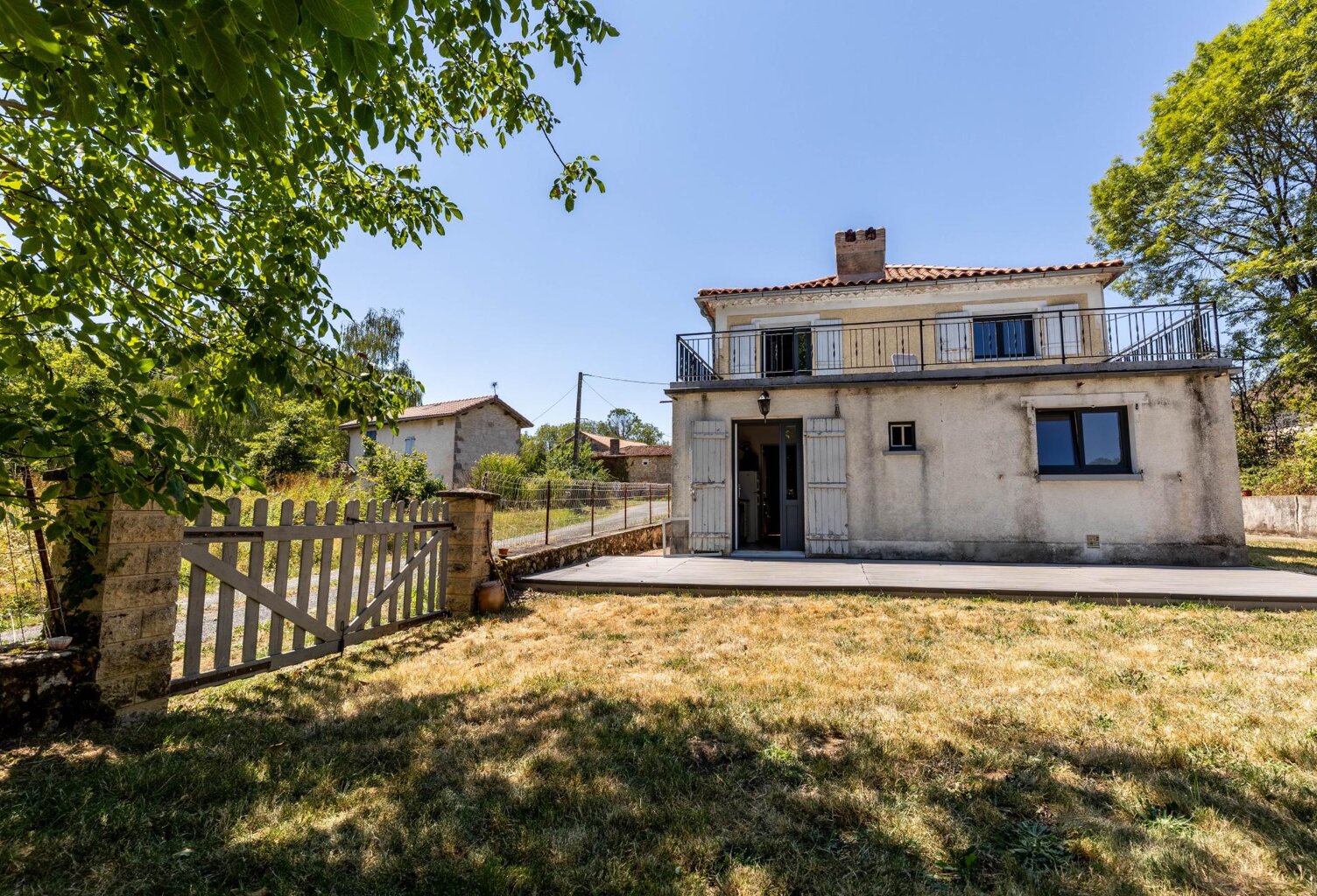 Maison ancienne rénovée avec grange sur terrain clos de 925 m² — photo 1