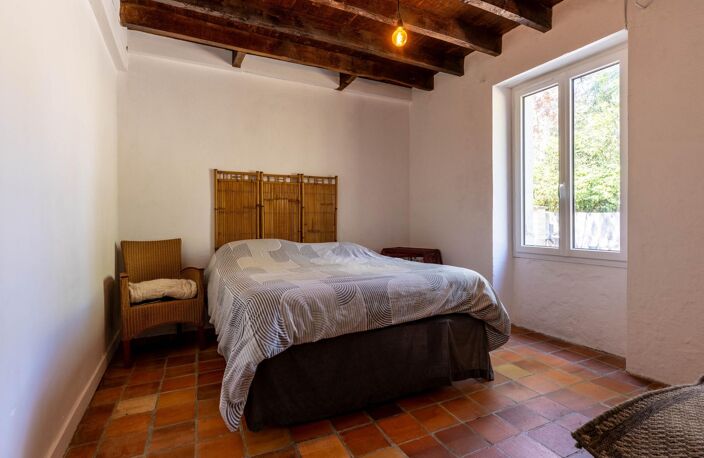 Maison ancienne rénovée avec grange sur terrain clos de 925 m² — photo 2