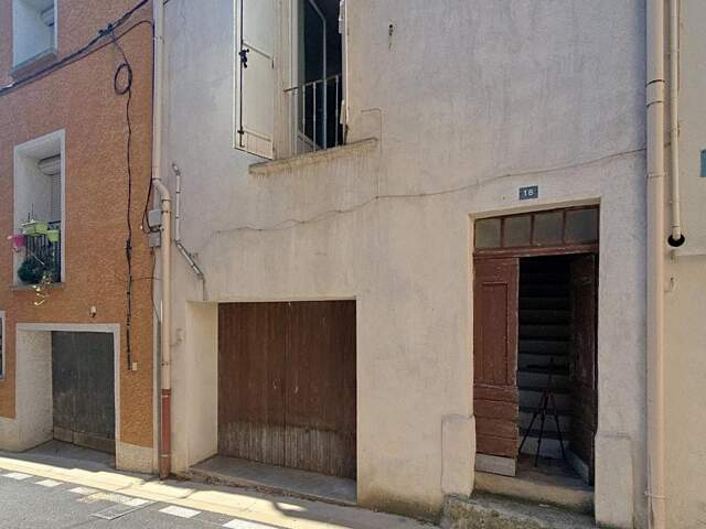 Une maison de village pleine de potentiel, avec immense garage et grenier aménageable, à deux pas de Lamalou-les-Bains. — photo du bien