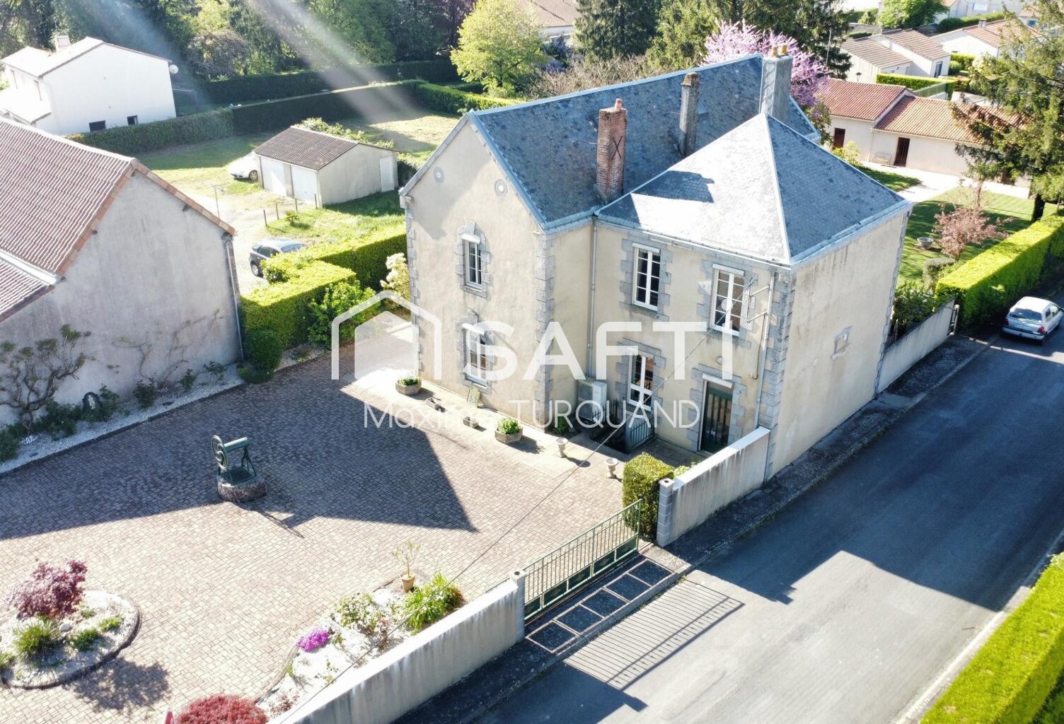 Ensemble immobilier, maison de Maître 205m²,  6 chambres + seconde construction 80m², 1886² de terrain. — photo 1