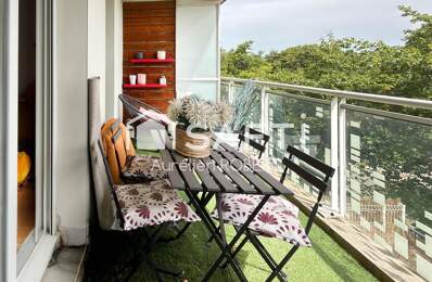 Appartement avec une belle terrasse dans une résidence sécurisée — photo du bien