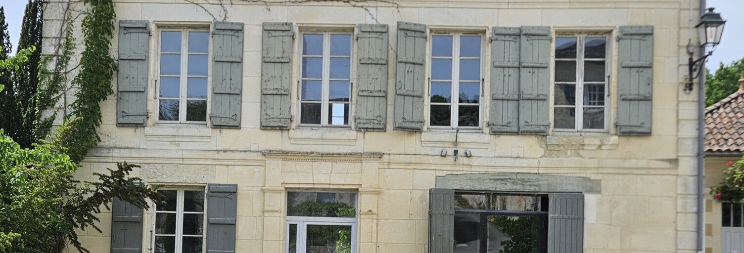 Immeuble  378 m² à vendre à Saint-Sauvant (17610)