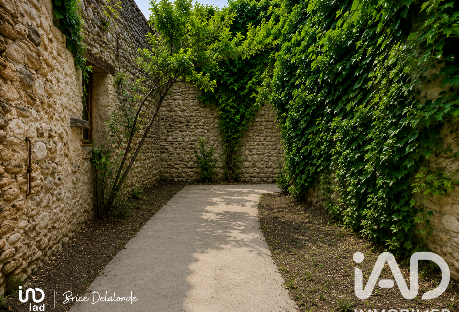 Vente Surface diverse 56 m&sup2; — photo 1