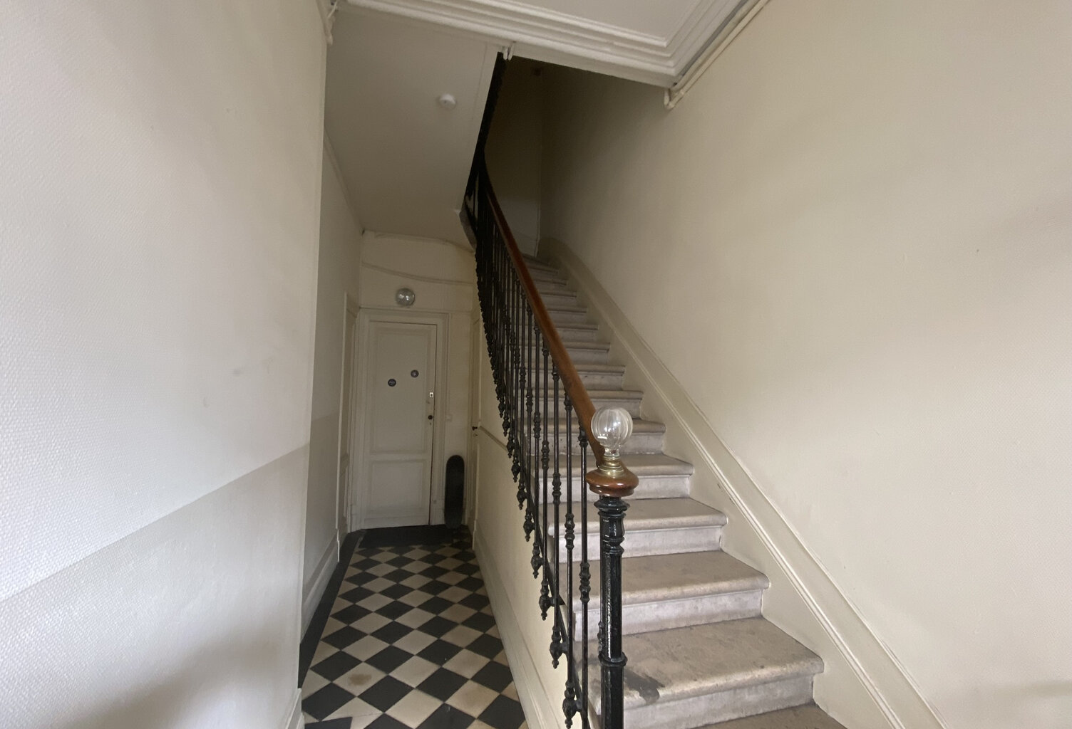 BORDEAUX   IMMEUBLE EN PIERRE, 3 LOGEMENTS DONT 2 LOUÉS — photo 1