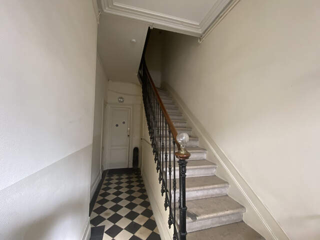 BORDEAUX   IMMEUBLE EN PIERRE, 3 LOGEMENTS DONT 2 LOUÉS — photo du bien