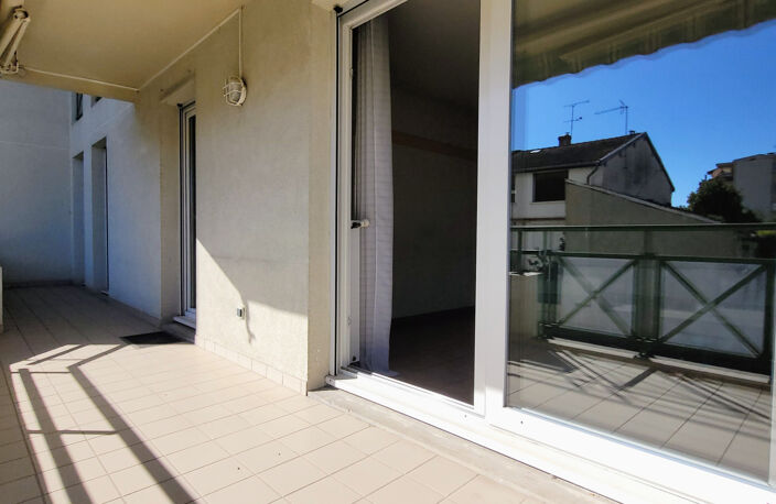 VILLEFRANCHE-SUR-SAÔNE. Appartement en résidence sécurisée a — photo 3