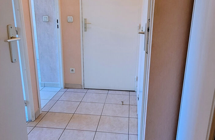VILLEFRANCHE-SUR-SAÔNE. Appartement en résidence sécurisée a — photo 5