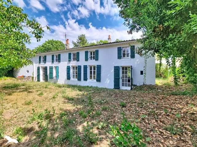 Maison en pierre de 10 pièces principales — photo du bien