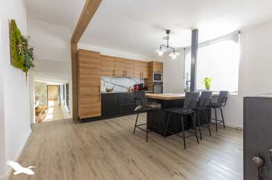 Appartement 4 pièces 323584 €