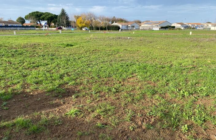 Terrain à bâtir à Surgères (17700) — photo 2