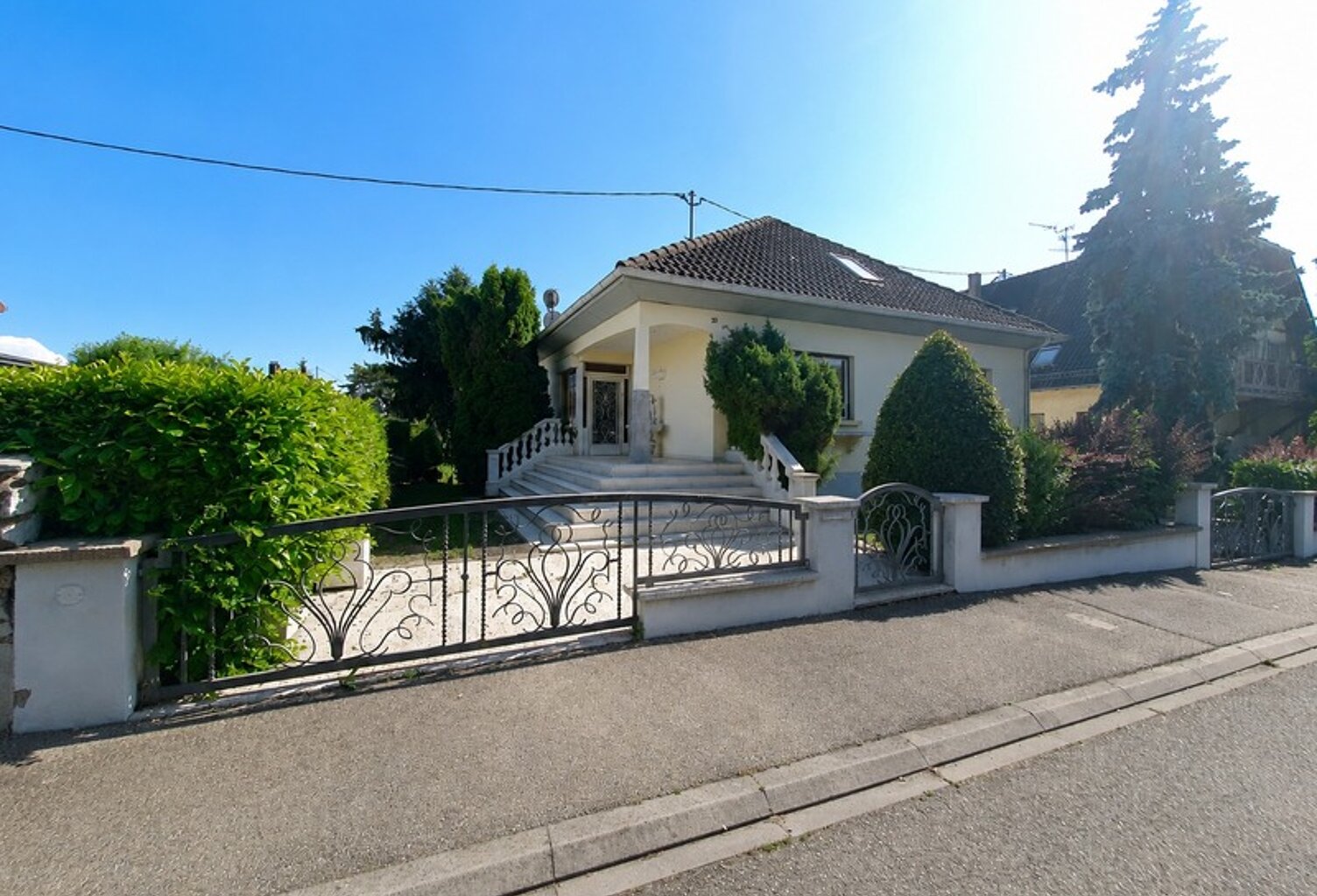 MARLENHEIM – Une maison familiale aux beaux volumes, un jardin généreux et un potentiel exceptionnel — photo 1