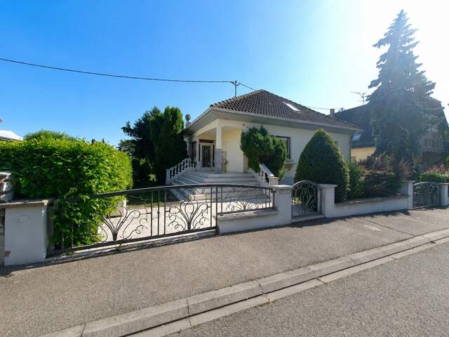 MARLENHEIM – Une maison familiale aux beaux volumes, un jardin généreux et un potentiel exceptionnel — photo du bien