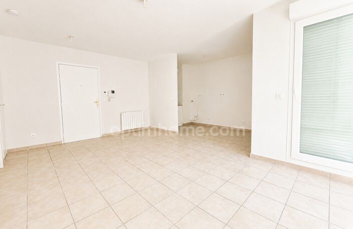 T3 62 m² avec loggia et box à vendre – Centre de Collonges-au-Mont-d’Or — photo 4