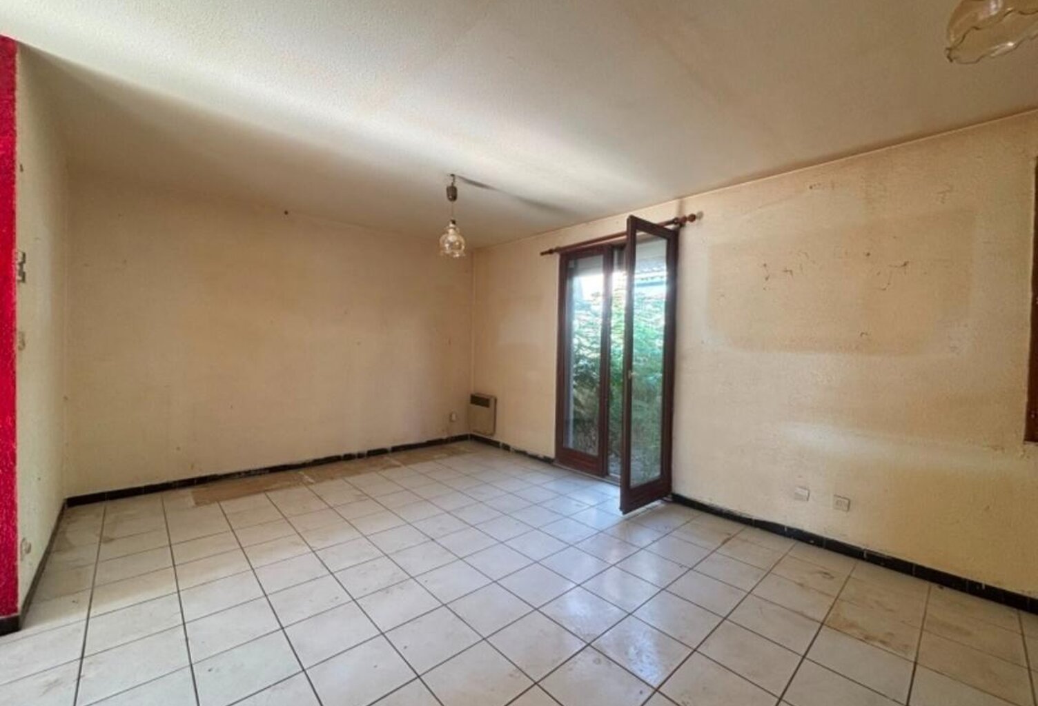 Maison à rénover à vendre 3 pièces LA CRAU (83). LOTISSEMENT LES ARQUETS — photo 1