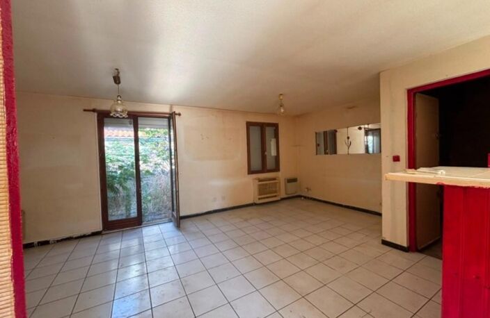 Maison à rénover à vendre 3 pièces LA CRAU (83). LOTISSEMENT LES ARQUETS — photo 3