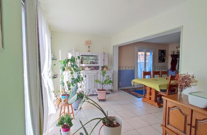 Maison 115 m² avec extérieur 400 m² et beau potentiel à Bressuire Quartier Saint-Porchaire — photo 4