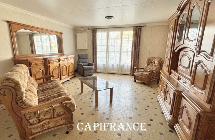 Maison charentaise en pierre à rénover - 9 pièces - 190 m² habitables - 5 chambres - Dépendances & Grenier Réhabilitable - MORAGNE (17) — photo 3