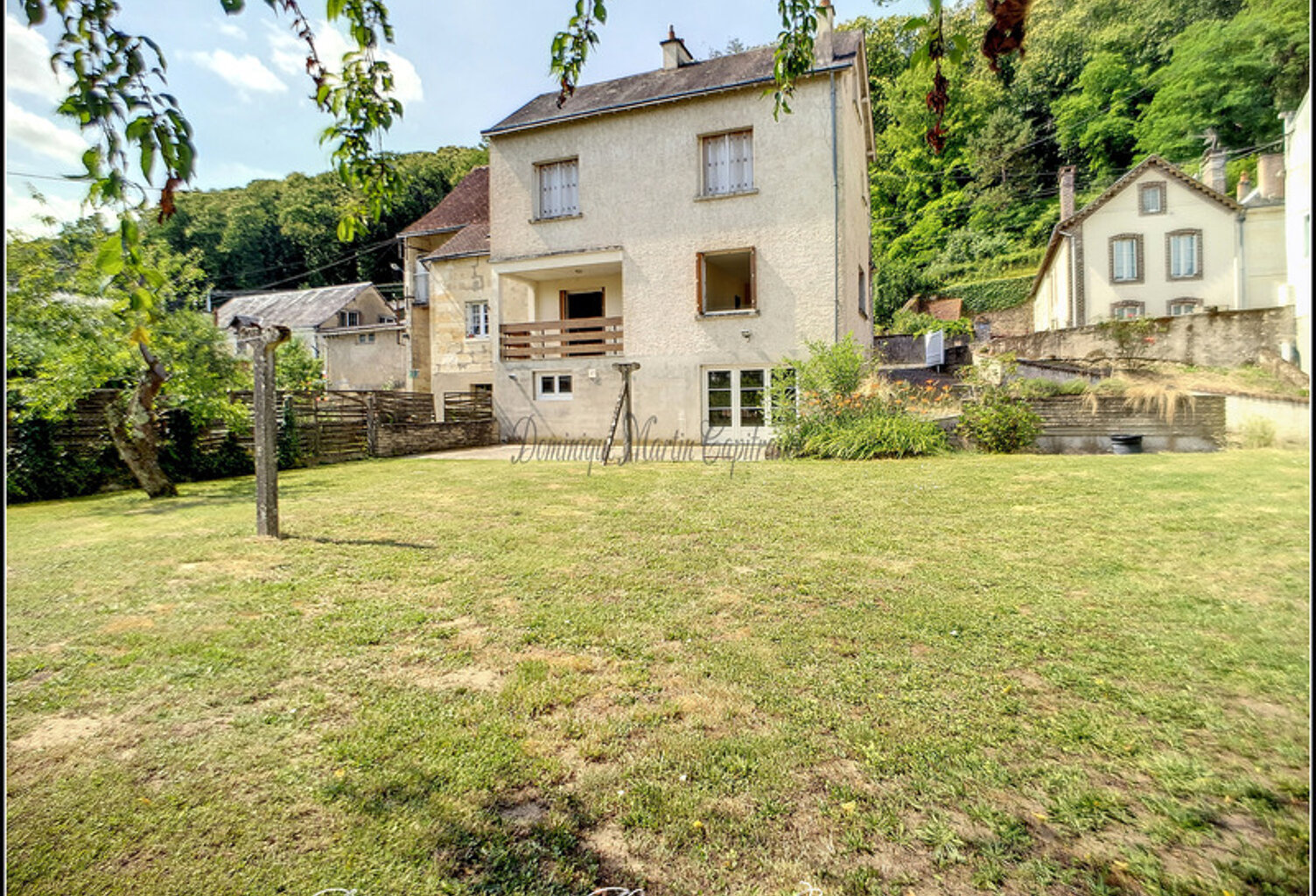 Dpt Sarthe (72), à vendre LA CHARTRE SUR LE LOIR maison P6 de 132,48 m² - Terrain de 629,00 m² - cave-balcon- terasse — photo 1