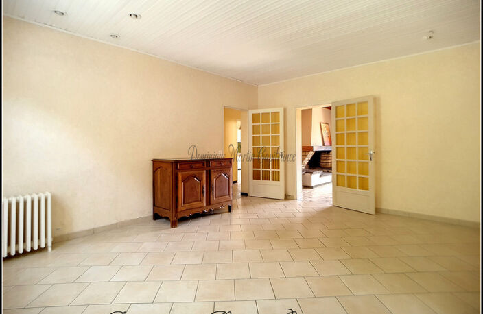 Dpt Sarthe (72), à vendre LA CHARTRE SUR LE LOIR maison P6 de 132,48 m² - Terrain de 629,00 m² - cave-balcon- terasse — photo 4