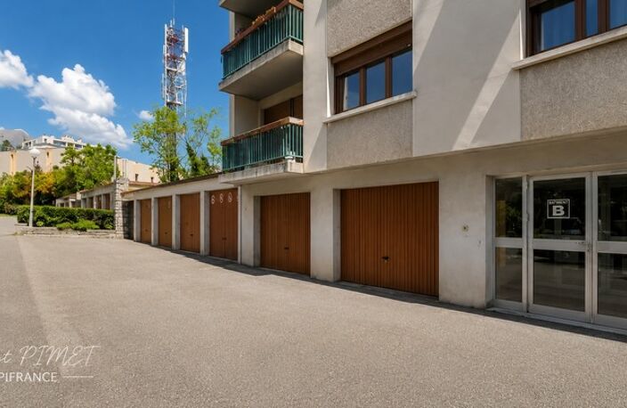 Garage sécurisé – Avenue Jean Jaurès à Gap — photo 2