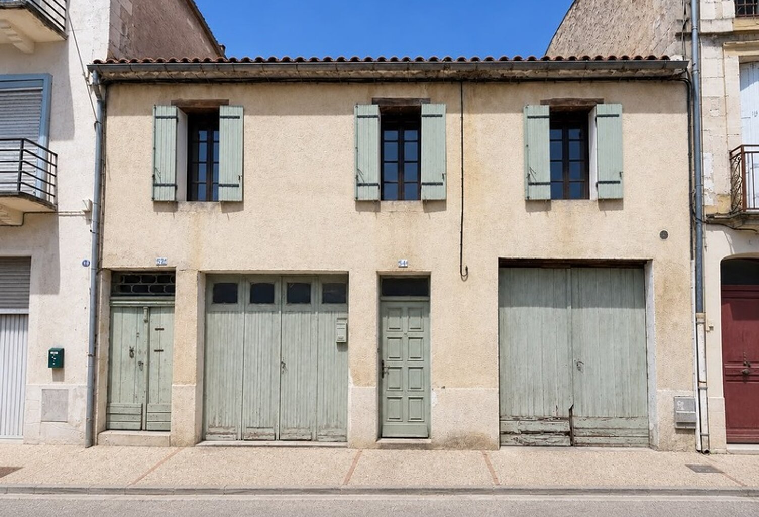 Maison de ville 90 m² – Grand séjour avec mezzanine – 2 chambres – Deux garages et cave – Centre de Sainte-Foy-la-Grande — photo 1