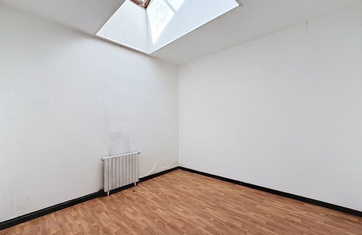 Maison de ville 90 m² – Grand séjour avec mezzanine – 2 chambres – Deux garages et cave – Centre de Sainte-Foy-la-Grande — photo 4