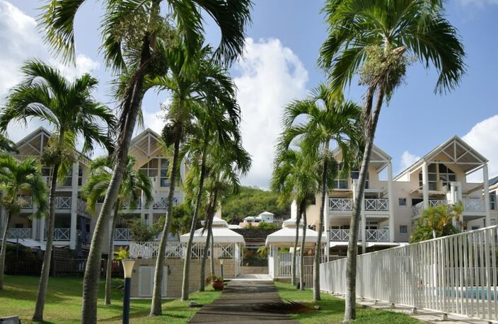 LE DIAMANT (972) - Baisse de prix Proche Plage Appartement T1 (31m2) + Terrasse - Piscine - Parc - 31 m2 + Terrasse — photo 2