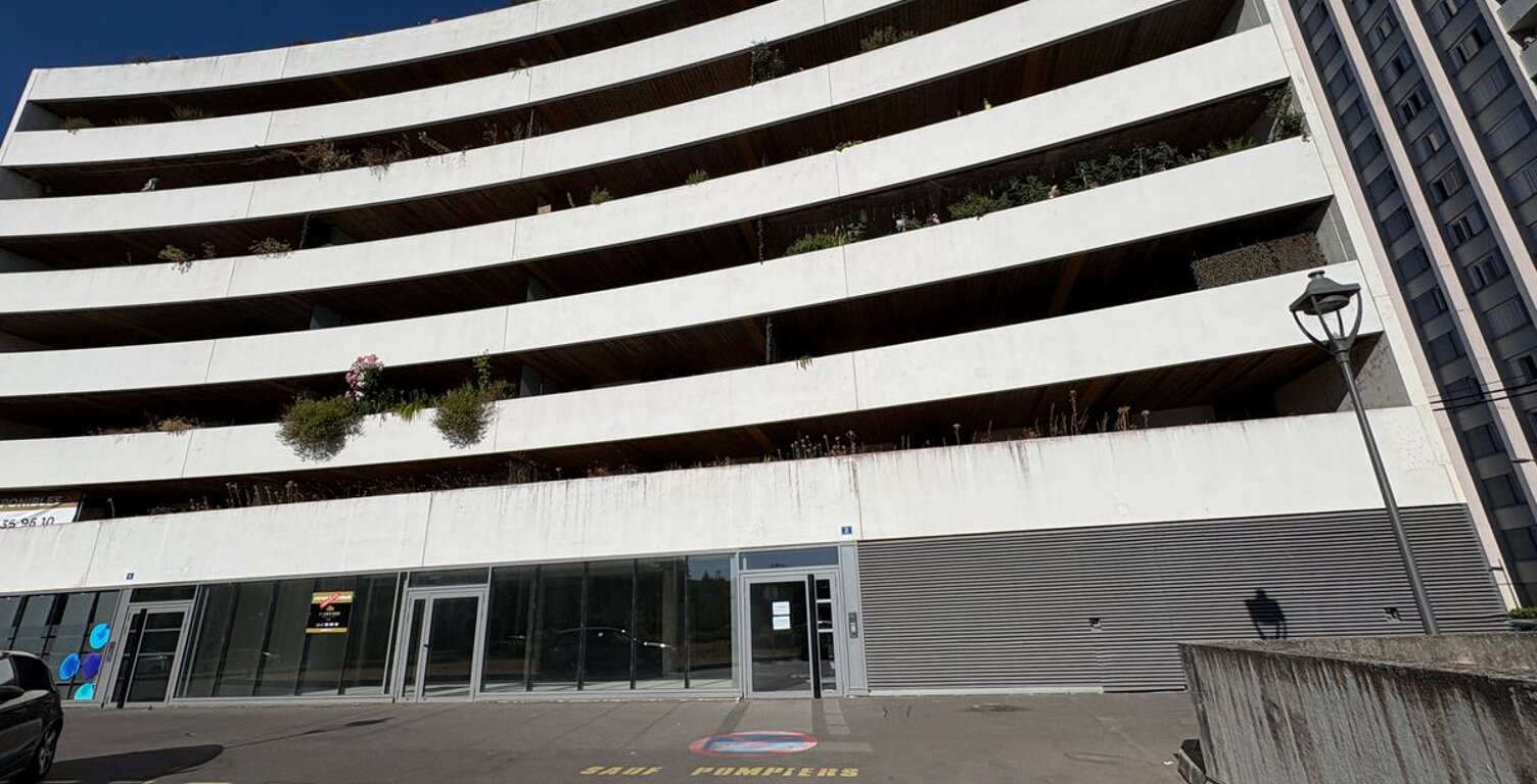 A vendre - bureaux 675 m² à Tours quartier des Fontaines — photo 1