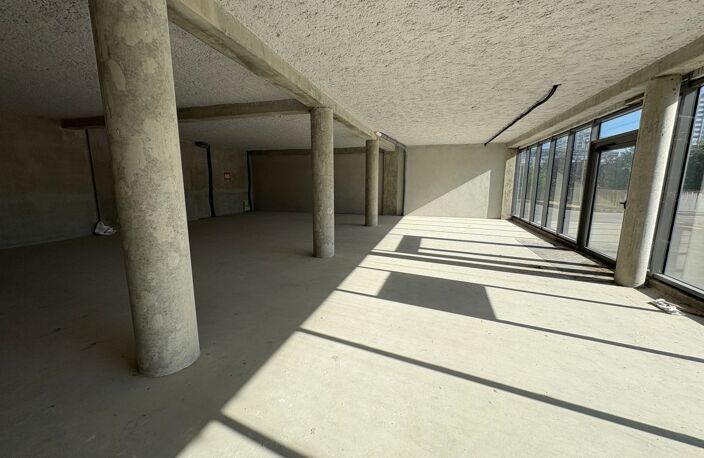 A vendre - bureaux 675 m² à Tours quartier des Fontaines — photo 2