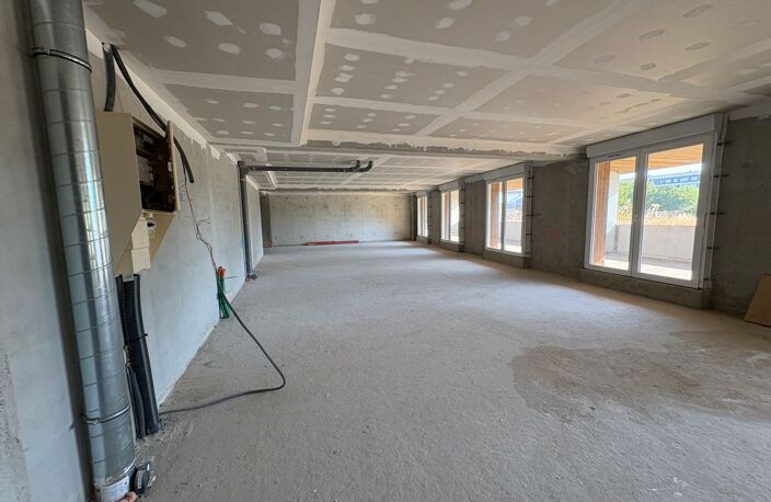 A vendre - bureaux 675 m² à Tours quartier des Fontaines — photo 4