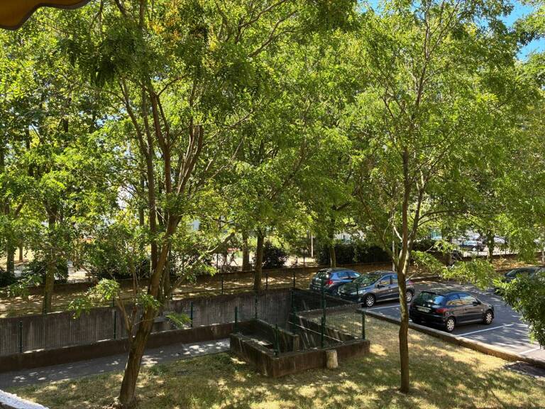 EXCLUSITE LYON 8 T4 DE 81,45 m² avec balcon et parking couvert — photo 1