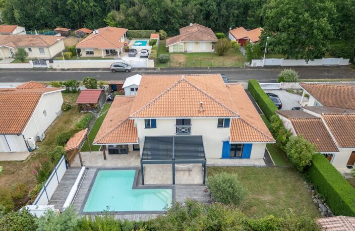 Maison À Vendre Villa familiale avec piscine dans un quartier calme — photo 2
