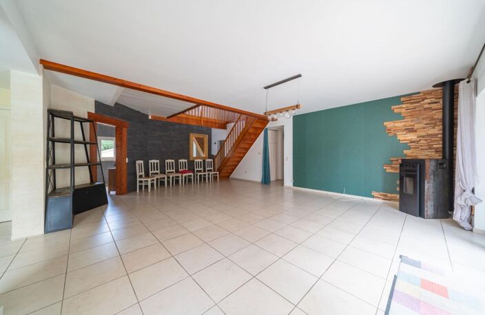 Maison À Vendre Villa familiale avec piscine dans un quartier calme — photo 3