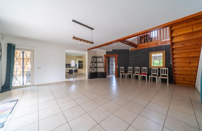 Maison À Vendre Villa familiale avec piscine dans un quartier calme — photo 4