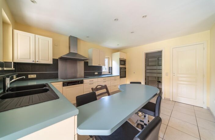Maison À Vendre Villa familiale avec piscine dans un quartier calme — photo 5
