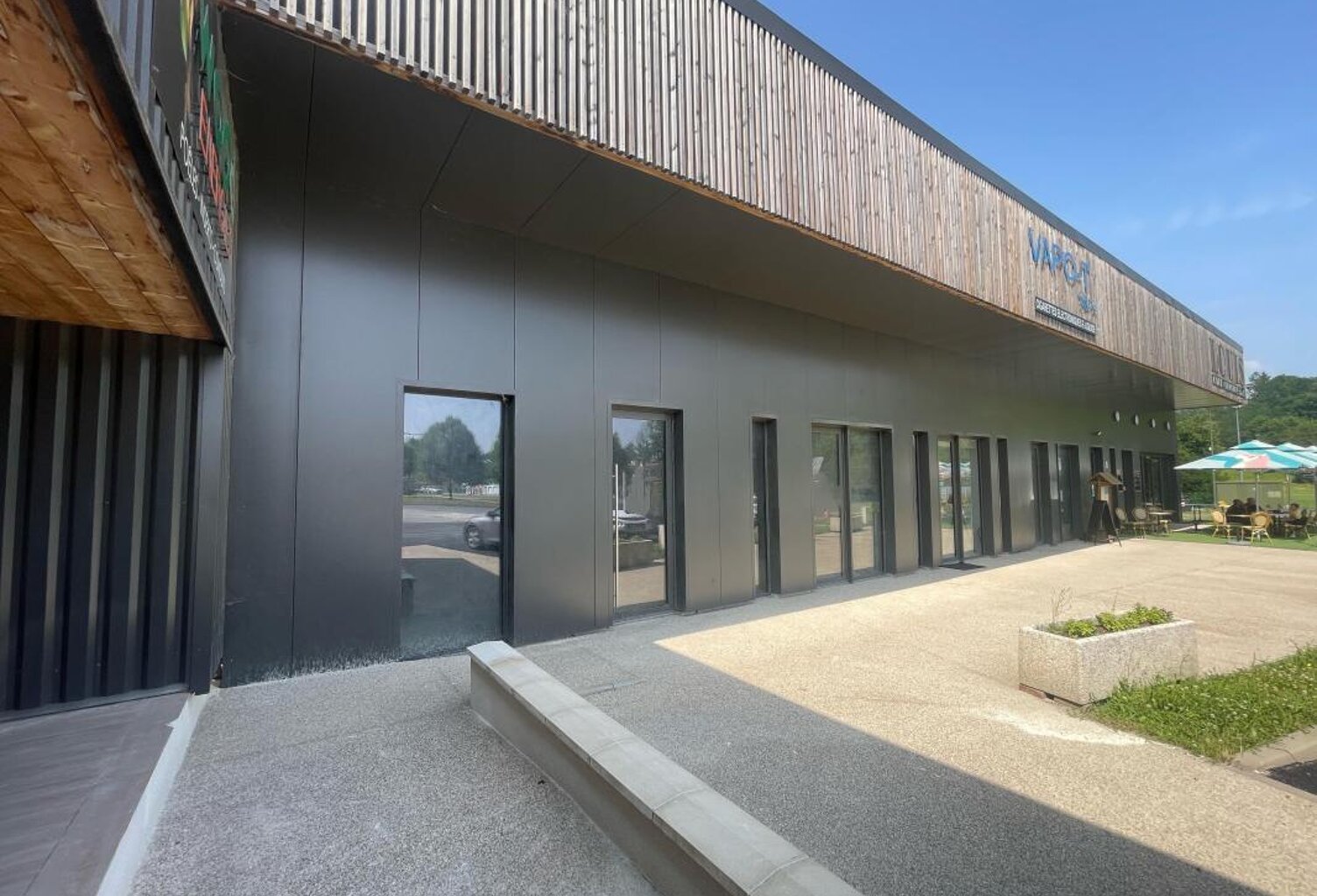  ️ Titre : Local commercial environ 50 m² à vendre – Zone dynamique, Pouillon (40350) — photo 1