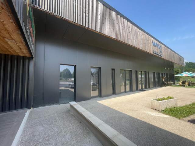 ️ Titre : Local commercial environ 50 m² à vendre – Zone dynamique, Pouillon (40350) — photo du bien
