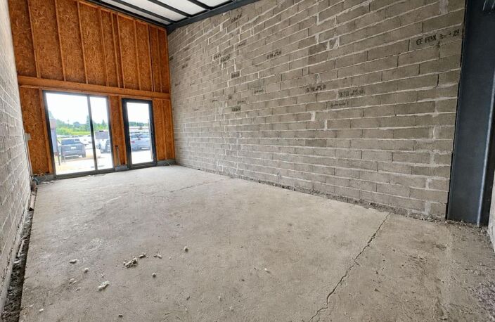  ️ Titre : Local commercial environ 50 m² à vendre – Zone dynamique, Pouillon (40350) — photo 2