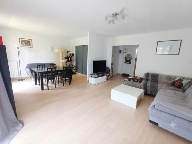 Appartement À Vendre — photo du bien
