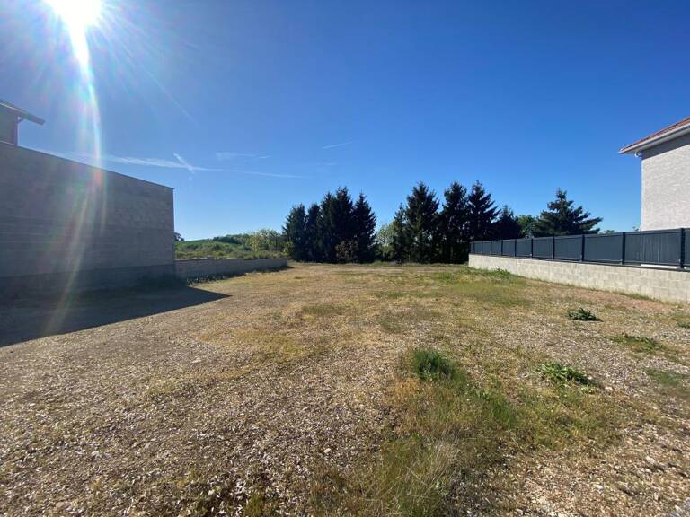 Terrain constructible et viabilisé — photo 1