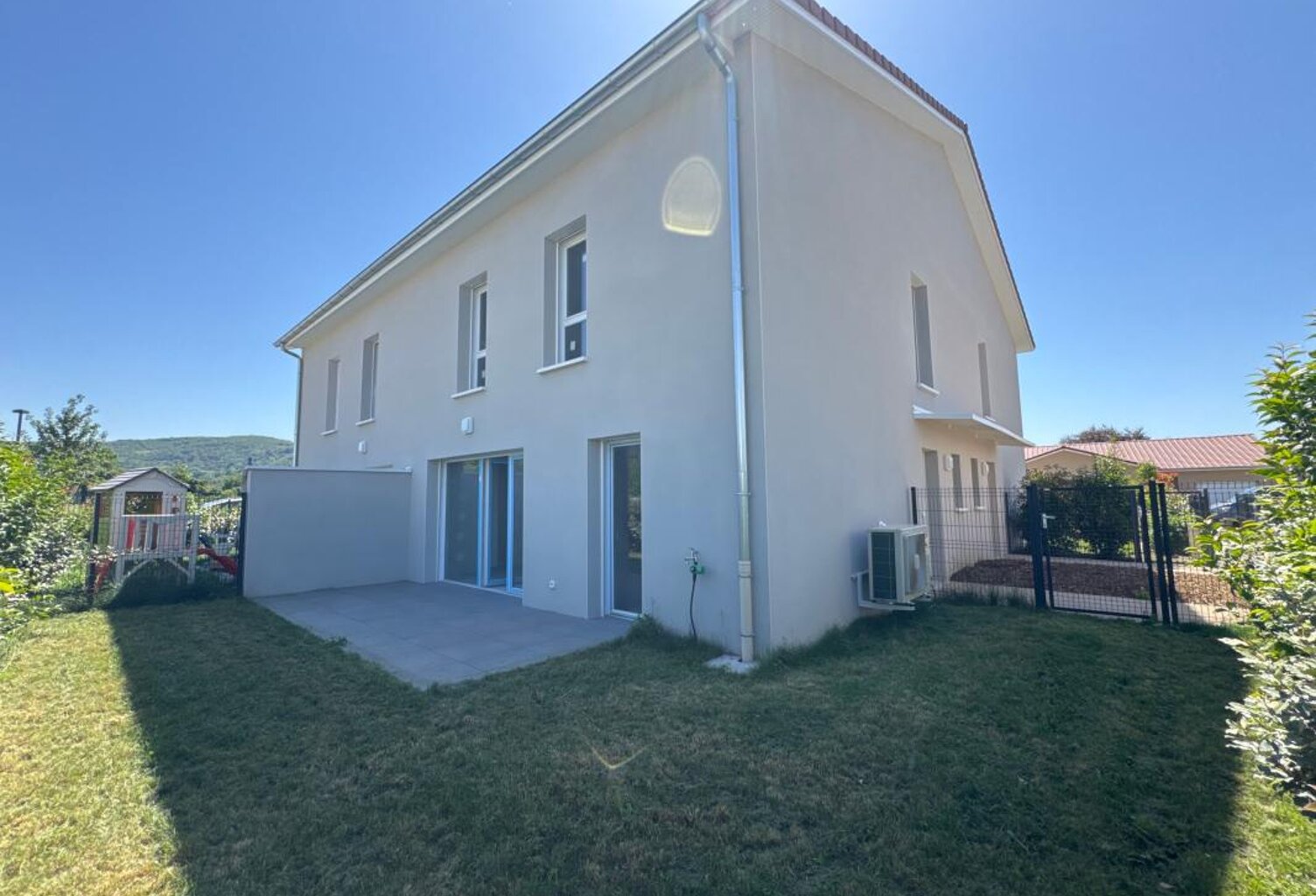 Maison T4 en duplex avec jardin et garage – Villemoirieu — photo 1