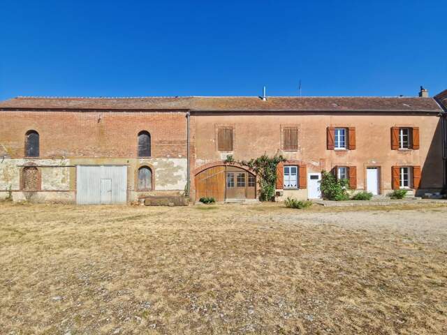Maison ancienne à fort potentiel – Centre-bourg dynamique 🏘️ — photo du bien