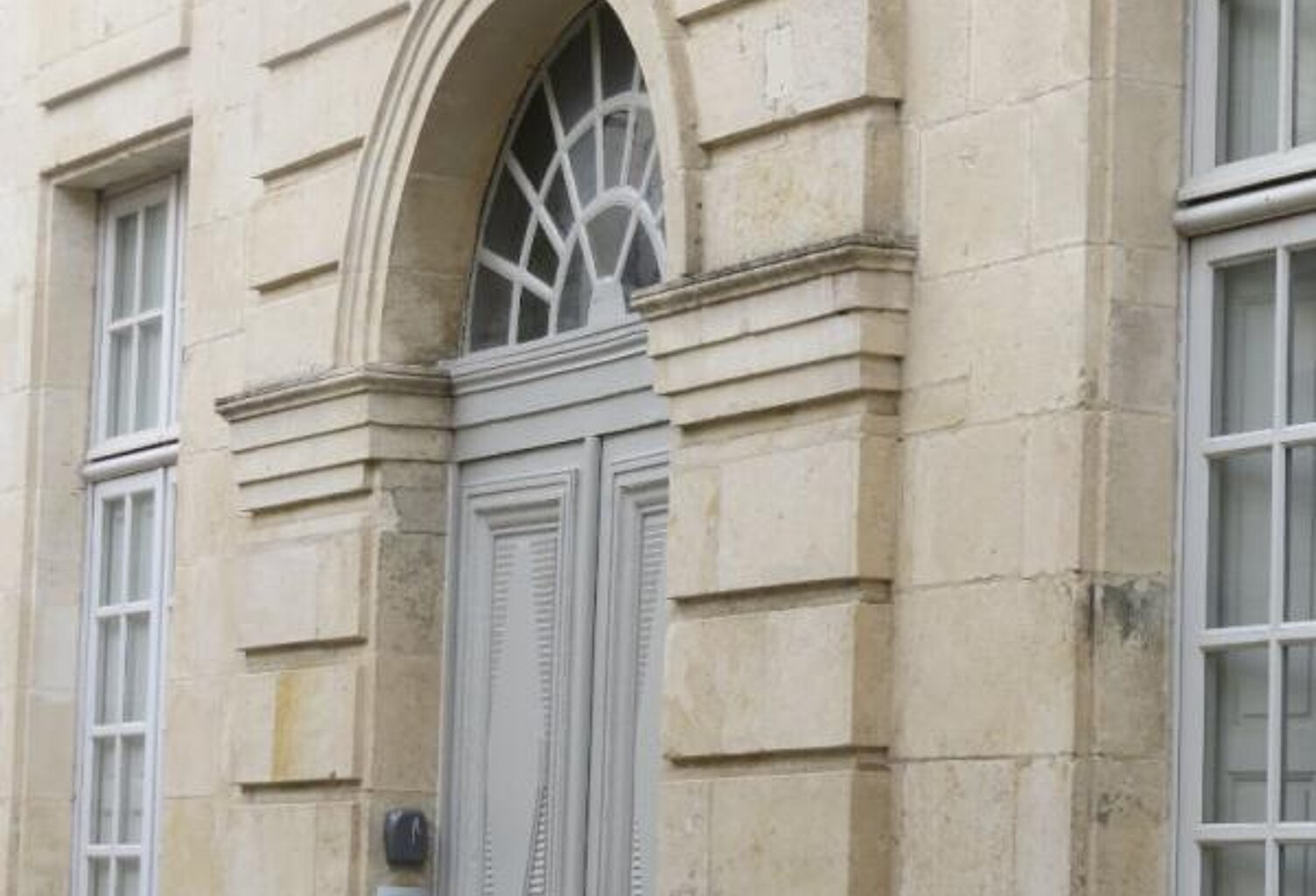 Beau T3 dans immeuble de caractère hyper centre — photo 1