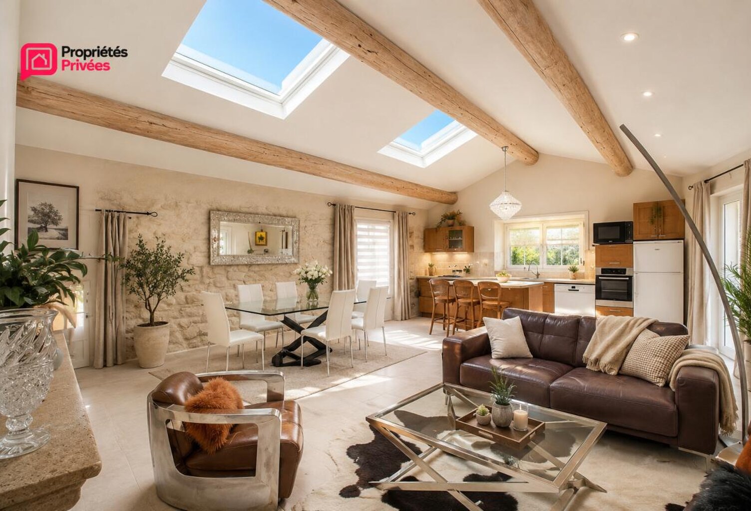 UZES : A 5 minutes d'Uzès, magnifique maison en pierre rénovée avec terrasse tropézienne, 3 chambres, Grand séjour, et garage exceptionnel de 90 m² — photo 1