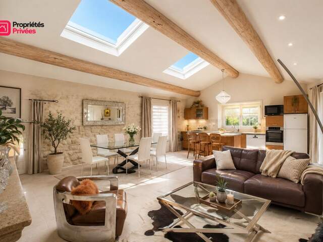 UZES : A 5 minutes d'Uzès, magnifique maison en pierre rénovée avec terrasse tropézienne, 3 chambres, Grand séjour, et garage exceptionnel de 90 m² — photo du bien