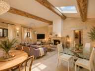 UZES : A 5 minutes d'Uzès, magnifique maison en pierre rénovée avec terrasse tropézienne, 3 chambres, Grand séjour, et garage exceptionnel de 90 m² — photo 2