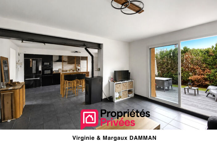 Maison rénovée avec extérieurs en centre-ville — photo 3