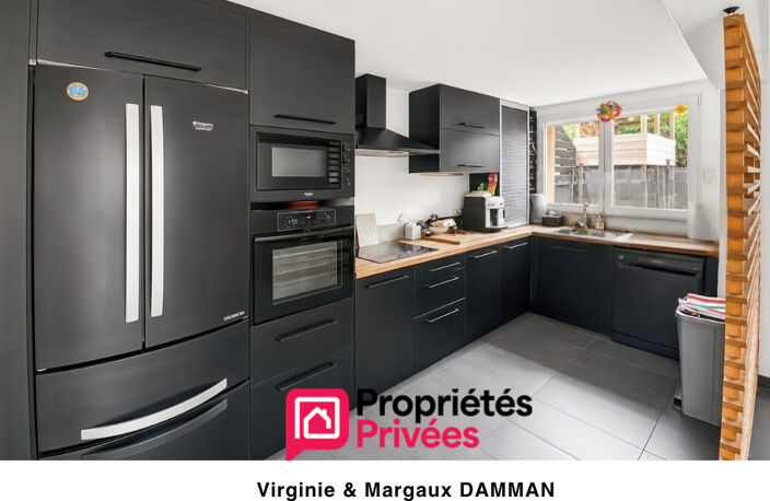 Maison rénovée avec extérieurs en centre-ville — photo 4