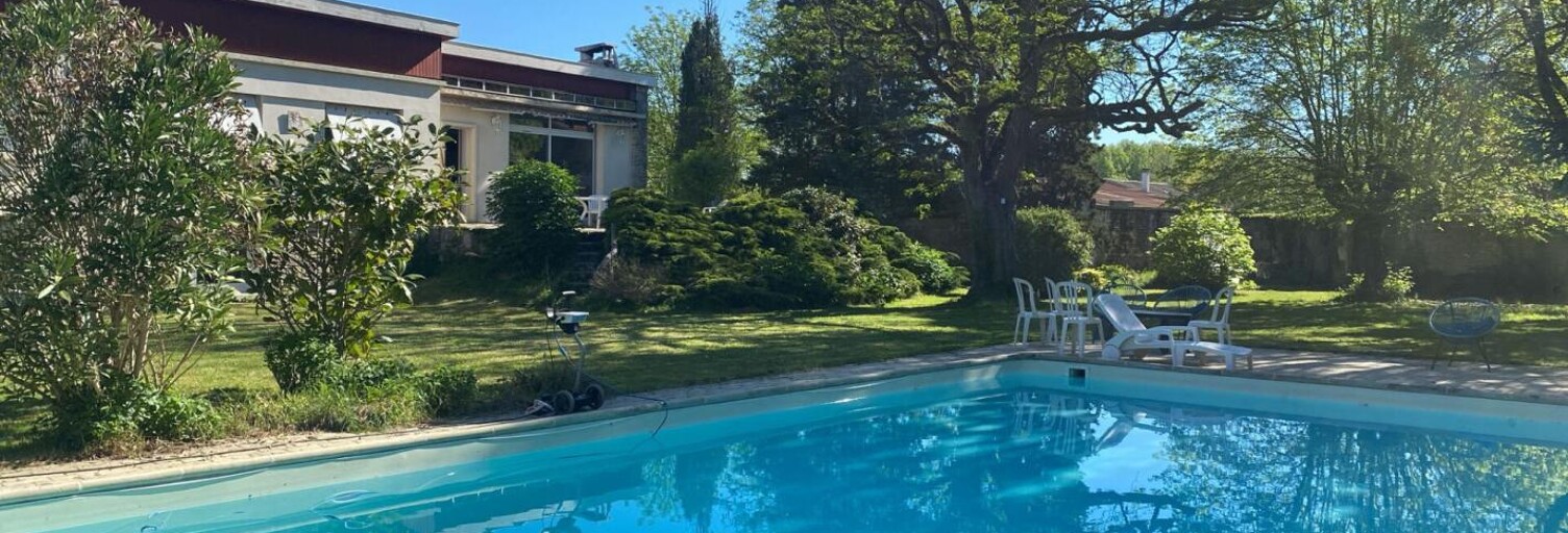 Maison 7 Pièces  m² à vendre à Magné (79460)